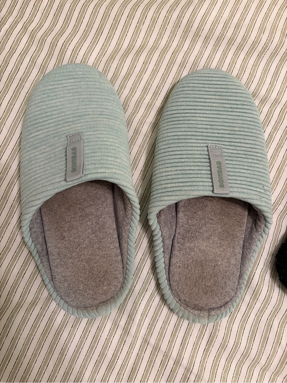 Bundle of 2 Bombas slippers - Picture 2 of 3